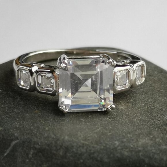 Emerald cut CZ Ring Sterling Silver size 7 - Picture 1 of 8